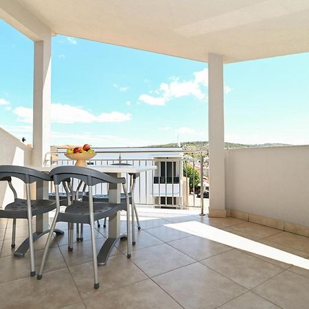 Apartmani Adria โตรกีร์ ภายนอก รูปภาพ