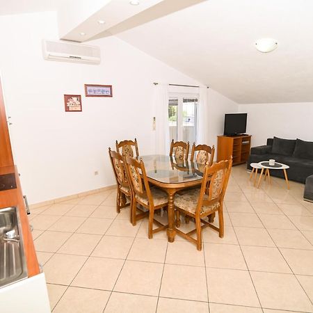 Apartmani Adria โตรกีร์ ภายนอก รูปภาพ