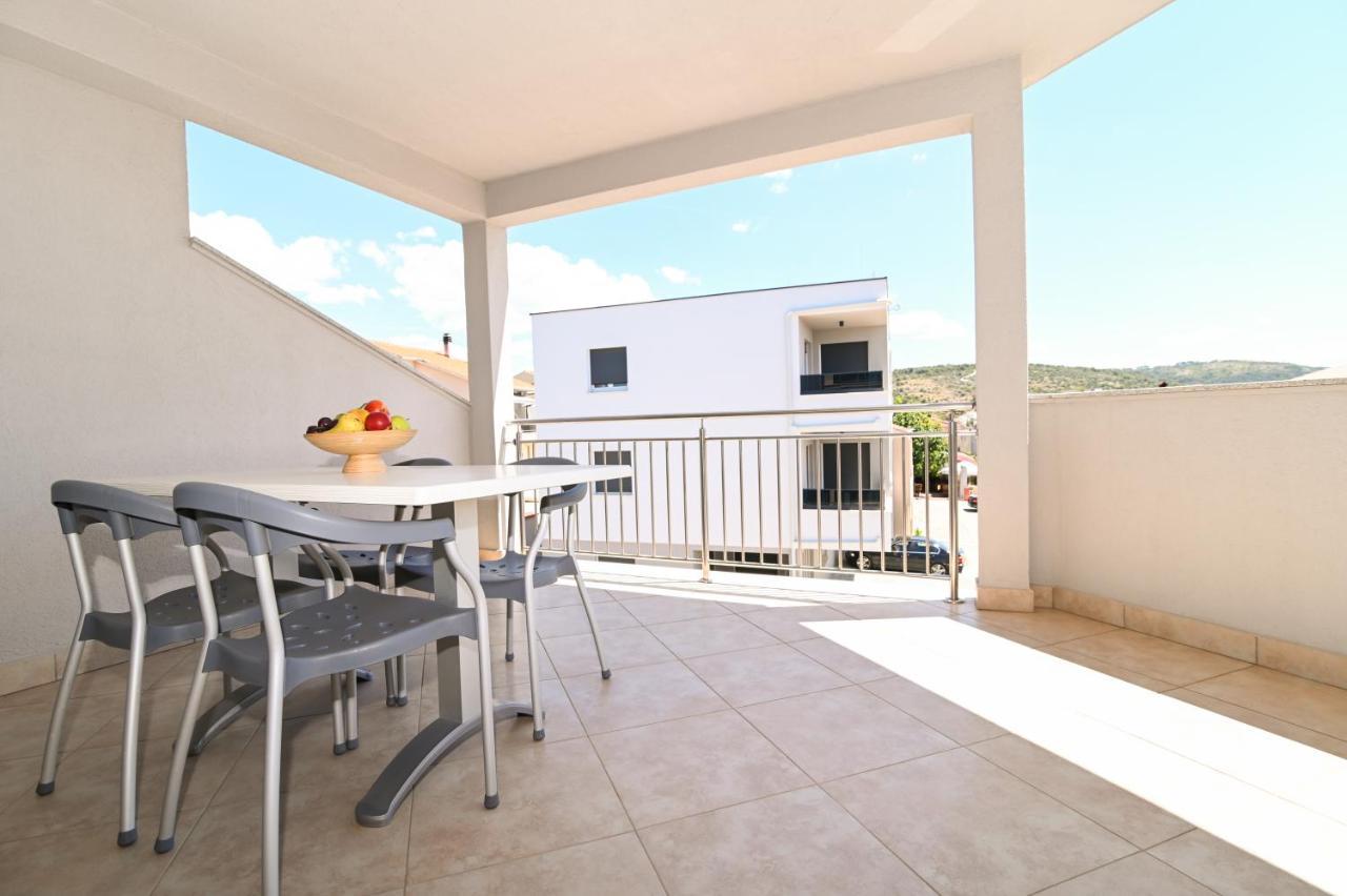 Apartmani Adria โตรกีร์ ภายนอก รูปภาพ