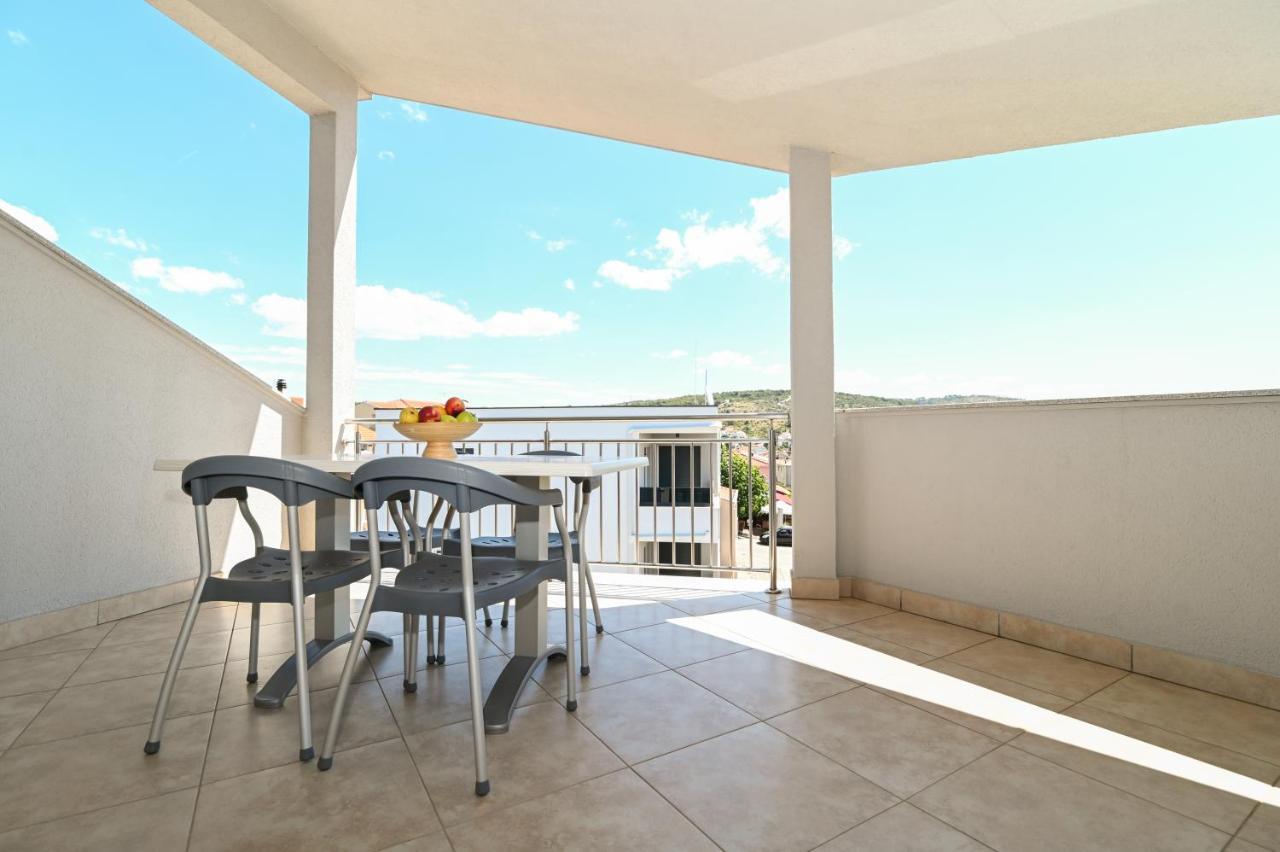 Apartmani Adria โตรกีร์ ภายนอก รูปภาพ