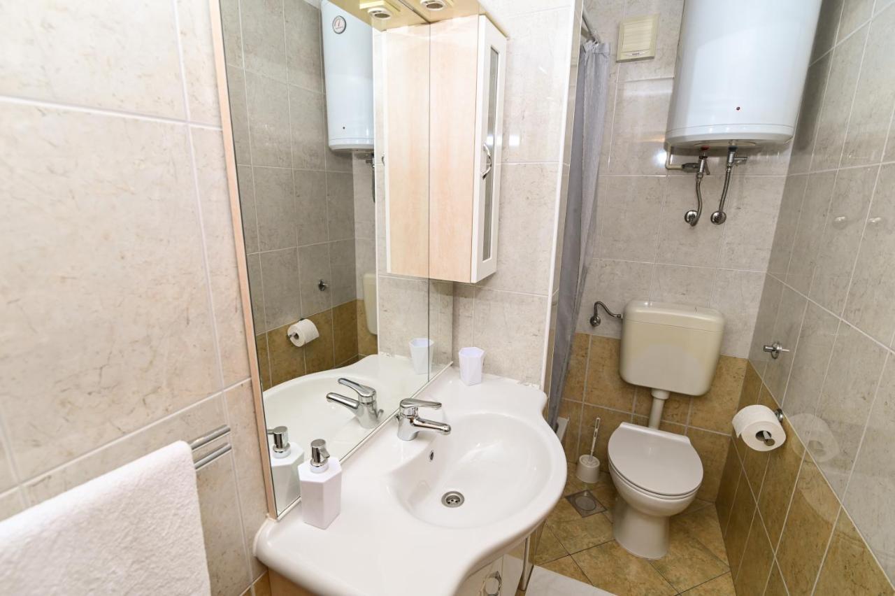 Apartmani Adria โตรกีร์ ภายนอก รูปภาพ