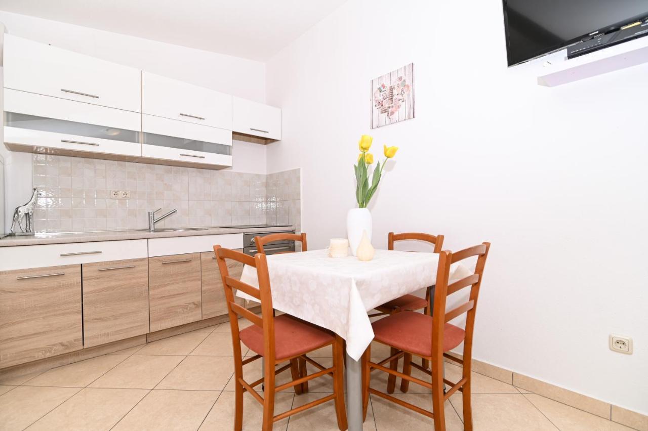 Apartmani Adria โตรกีร์ ภายนอก รูปภาพ