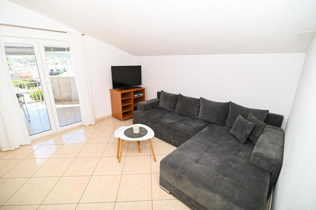 Apartmani Adria โตรกีร์ ภายนอก รูปภาพ