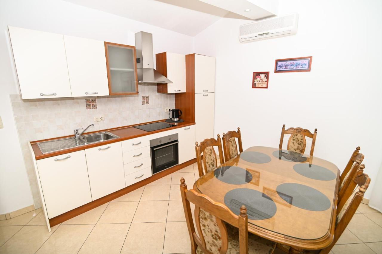 Apartmani Adria โตรกีร์ ภายนอก รูปภาพ