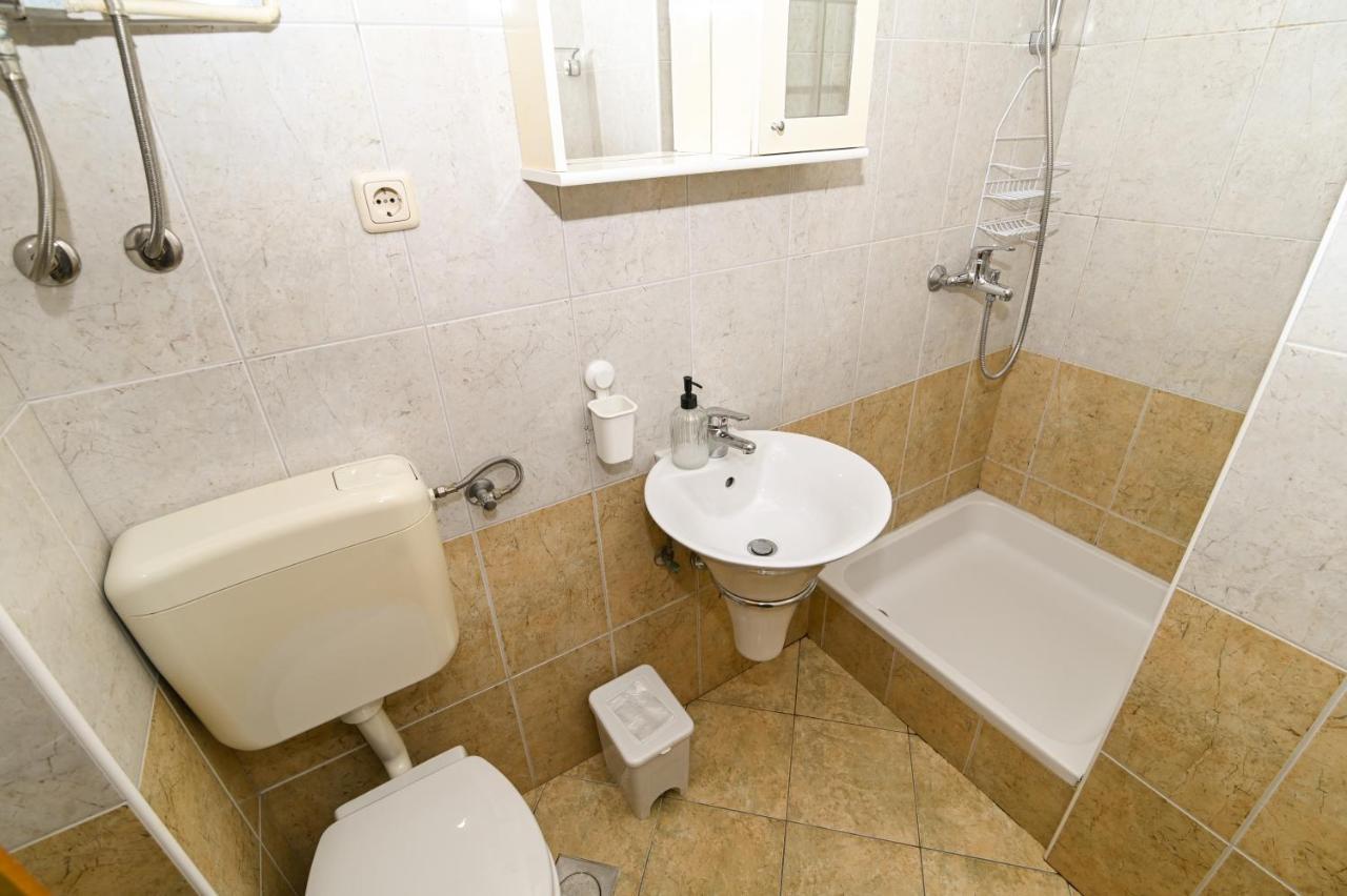 Apartmani Adria โตรกีร์ ภายนอก รูปภาพ