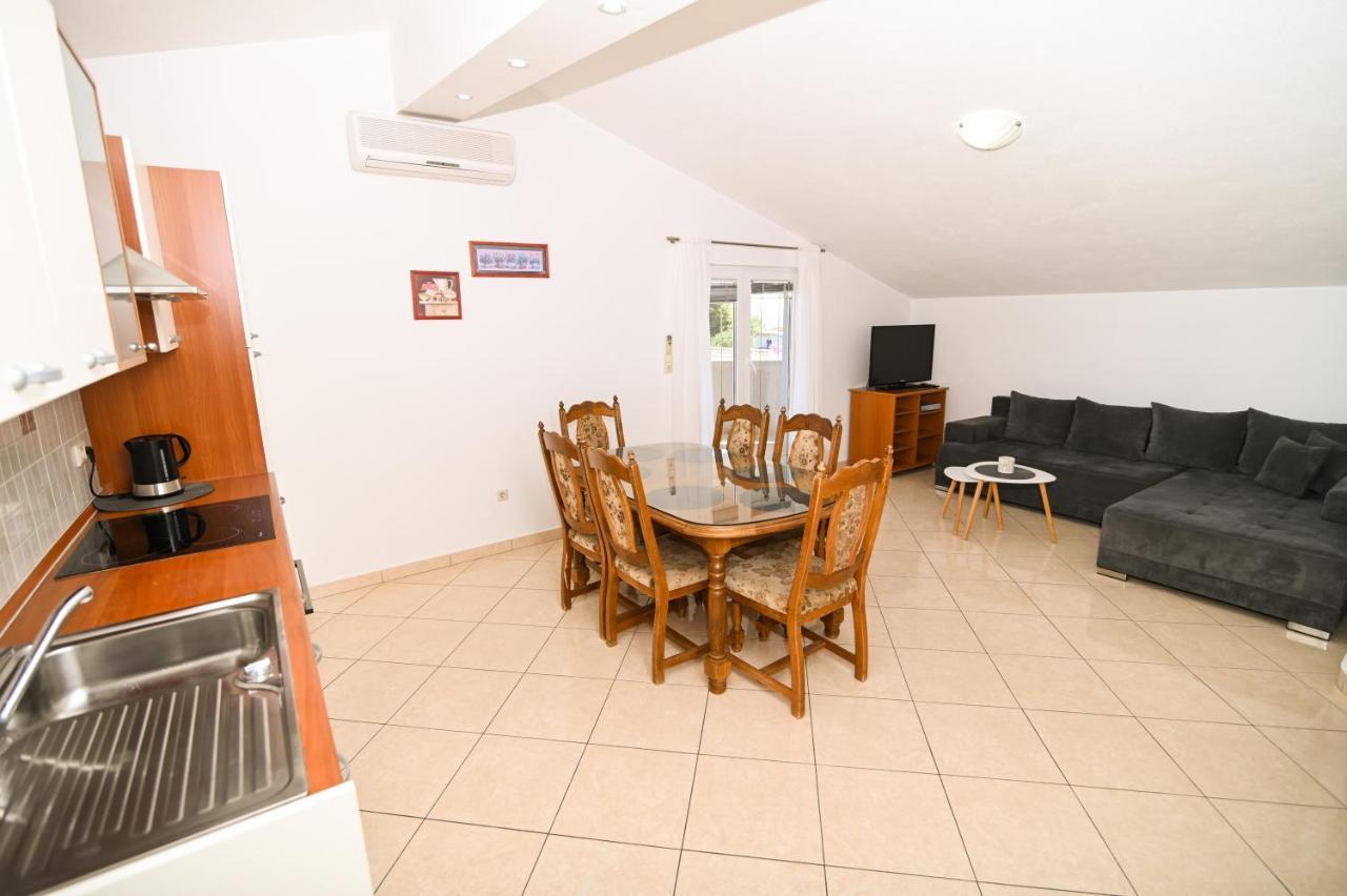 Apartmani Adria โตรกีร์ ภายนอก รูปภาพ