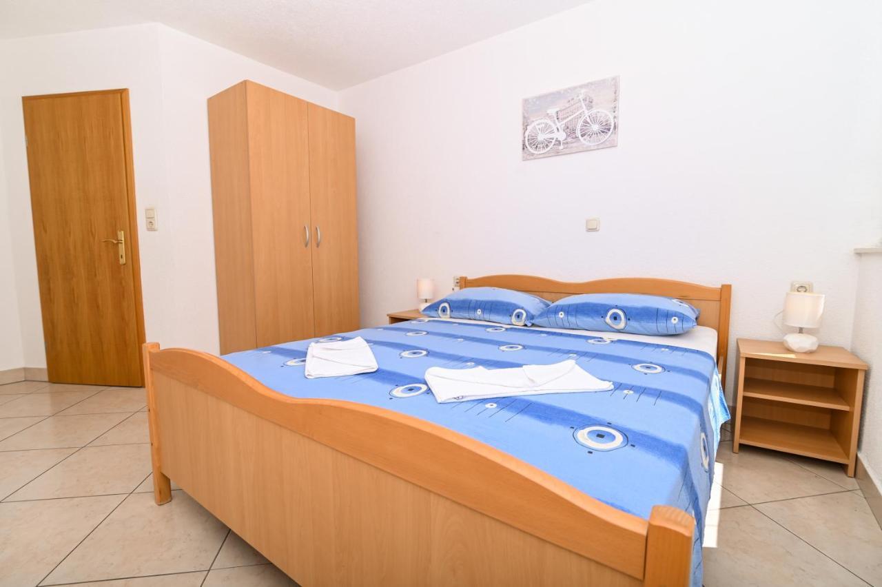 Apartmani Adria โตรกีร์ ภายนอก รูปภาพ
