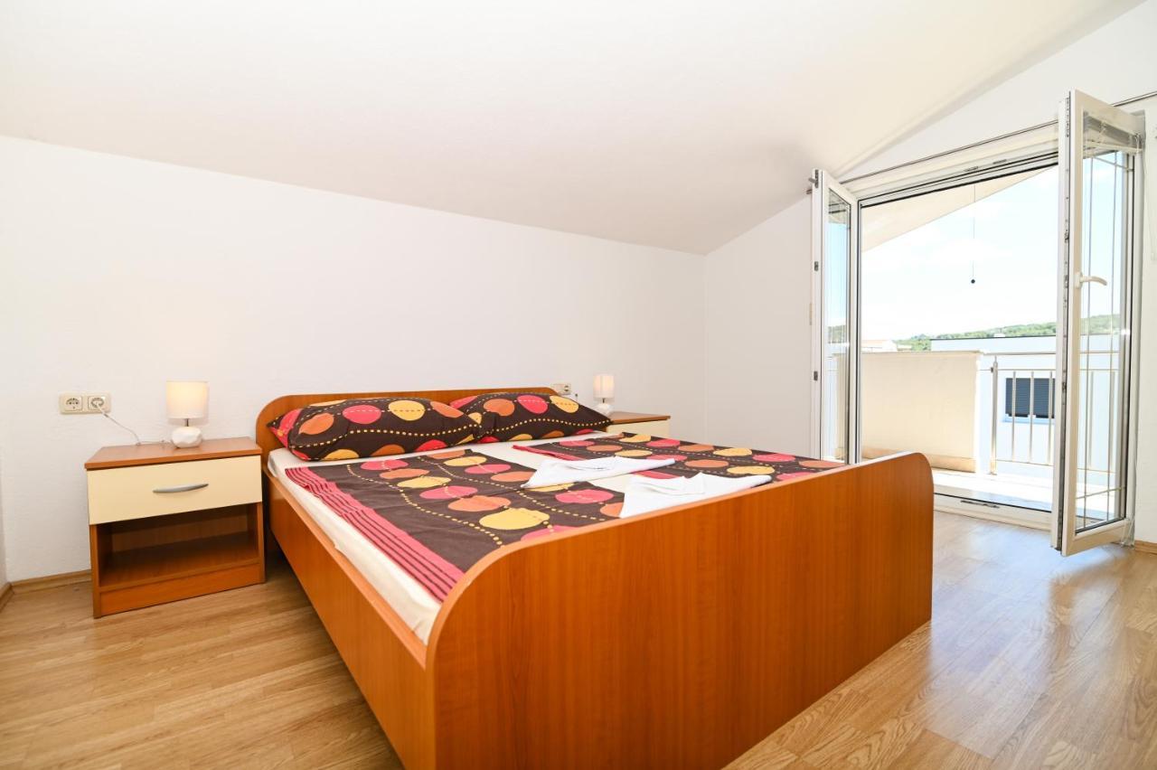Apartmani Adria โตรกีร์ ภายนอก รูปภาพ