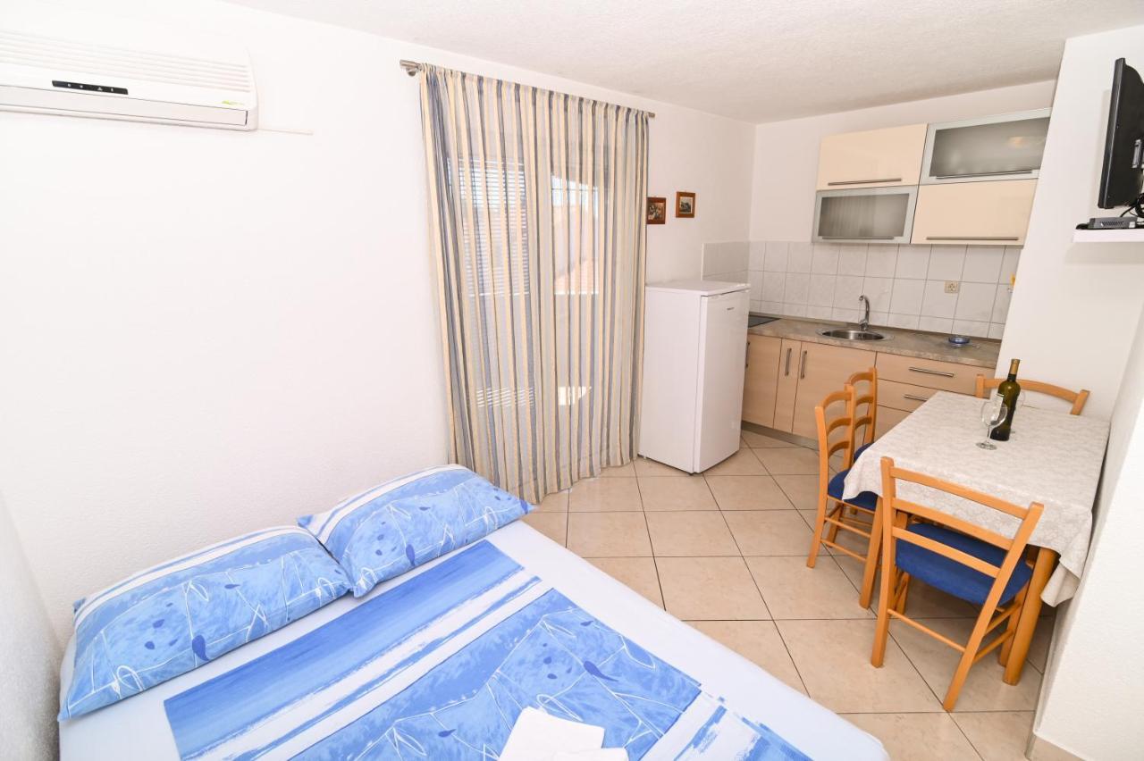 Apartmani Adria โตรกีร์ ภายนอก รูปภาพ