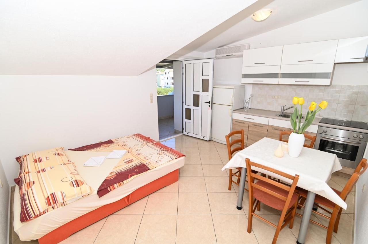 Apartmani Adria โตรกีร์ ภายนอก รูปภาพ