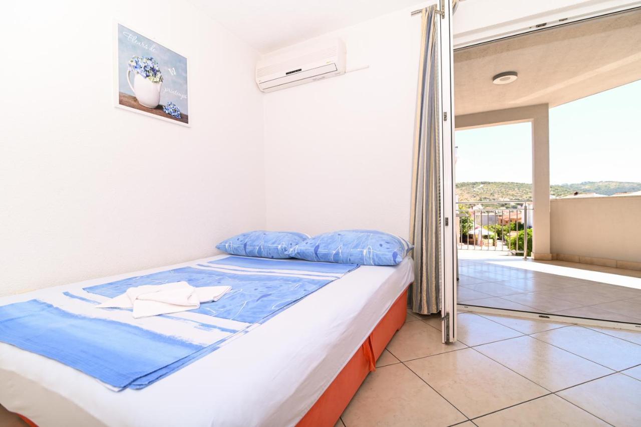 Apartmani Adria โตรกีร์ ภายนอก รูปภาพ