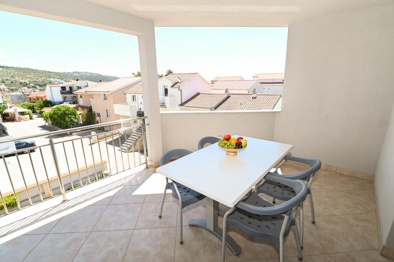 Apartmani Adria โตรกีร์ ภายนอก รูปภาพ