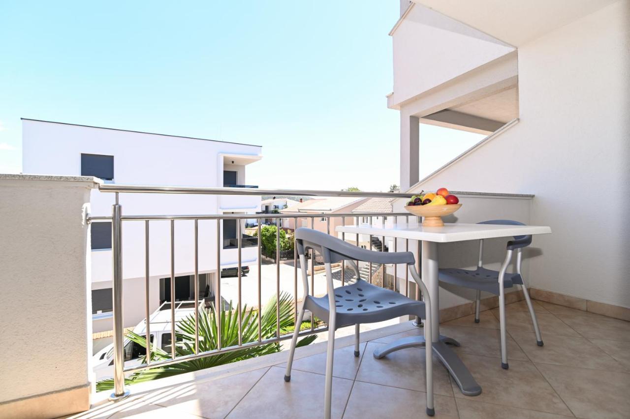 Apartmani Adria โตรกีร์ ภายนอก รูปภาพ