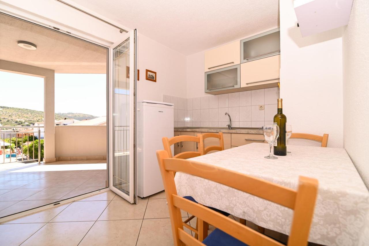 Apartmani Adria โตรกีร์ ภายนอก รูปภาพ