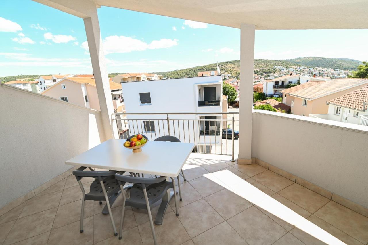 Apartmani Adria โตรกีร์ ภายนอก รูปภาพ
