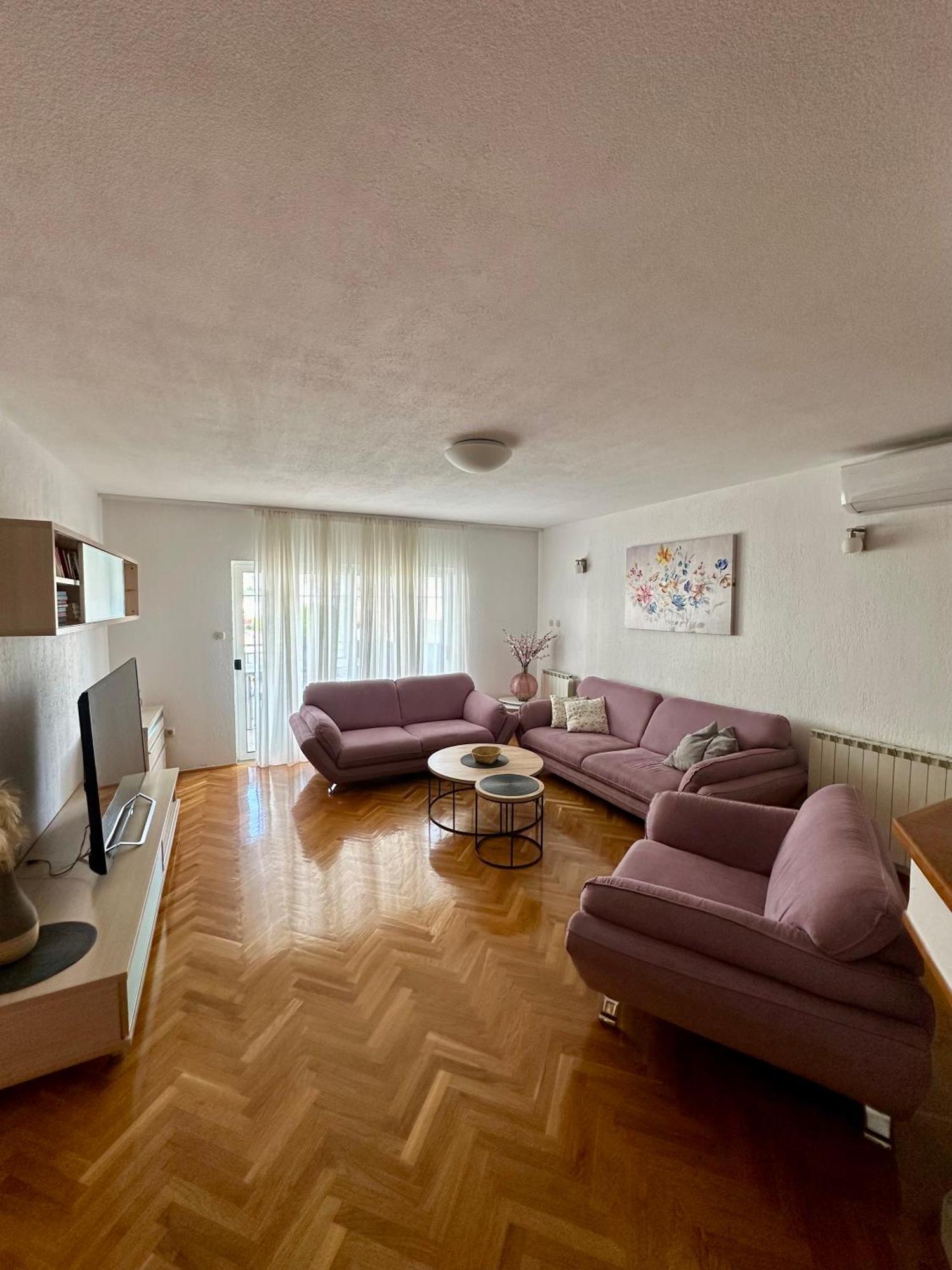 Apartmani Adria โตรกีร์ ภายนอก รูปภาพ