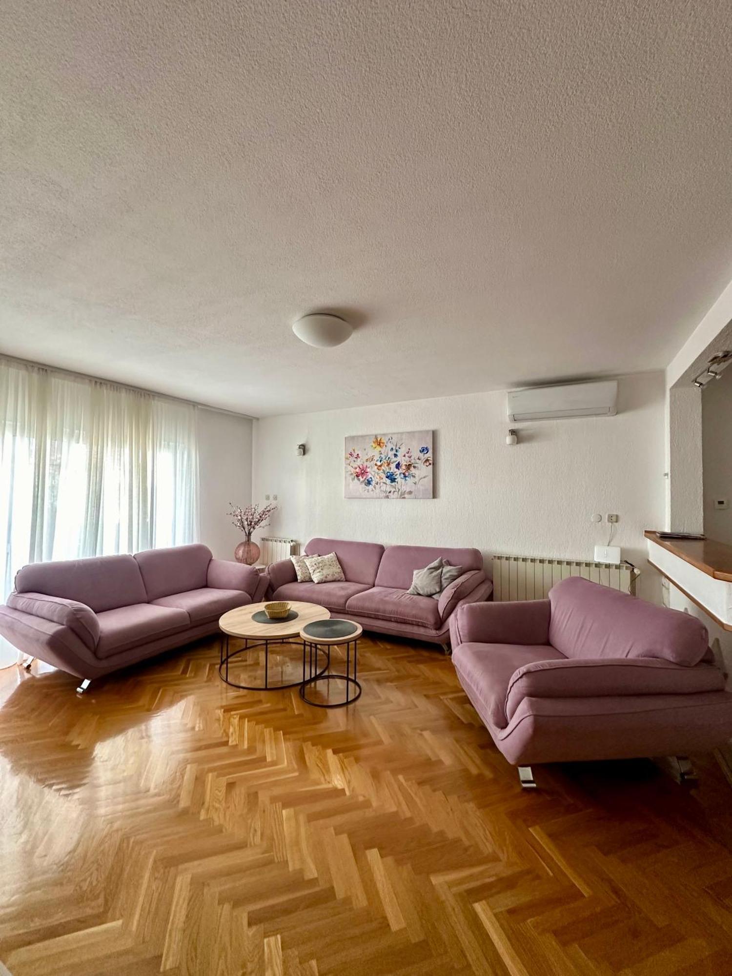 Apartmani Adria โตรกีร์ ภายนอก รูปภาพ